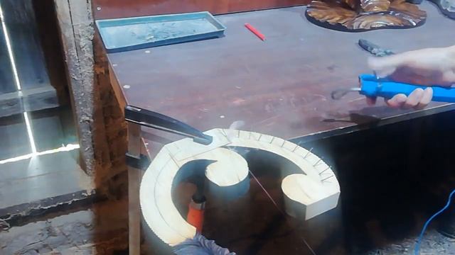 Изготовление резной подставки под цветы. смотреть онлайн