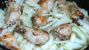 Куриные крылышки в сметанно- чесночном соусе