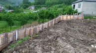 дешевый грунт, отсыпал верхнюю стенку на половину, вын