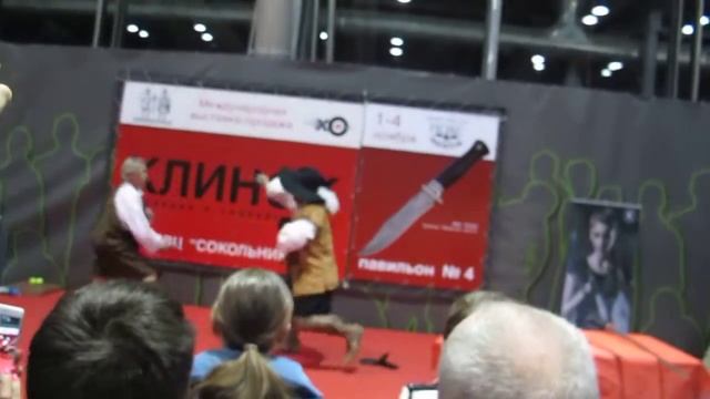 Разгул на Клинке! Драки и выяснения отношений! Место где ножи находят своих хозяев! Выставка Клинок смотреть онлайн