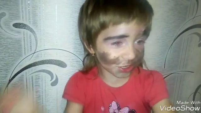 Женщина кошка спасет человека паука
