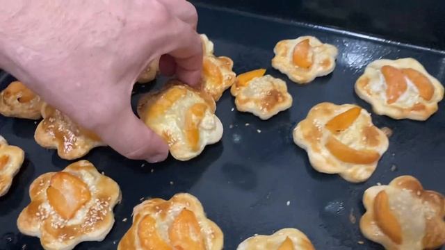Печем печенье 🍪 с абрикосом и кунжутом. #печеньедому? смотреть онлайн