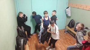 пов:мужская раздевалка