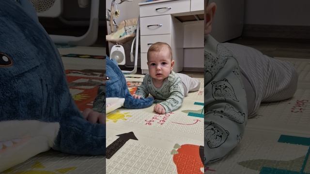 Володенька учится ползать🤩февраль23г💖