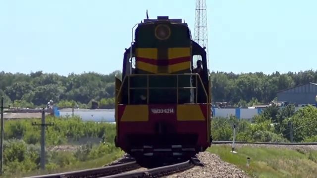 ЧМЭ3-6214 с платформой + мотовоз ДГку5-2745