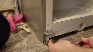 Как перенавесить двери холодильниа на другую сторону