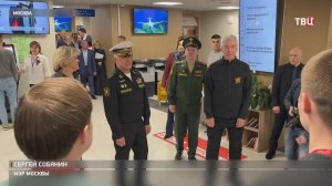 Собянин пообщался с отправляющимися на срочную службу москвичами / События на ТВЦ