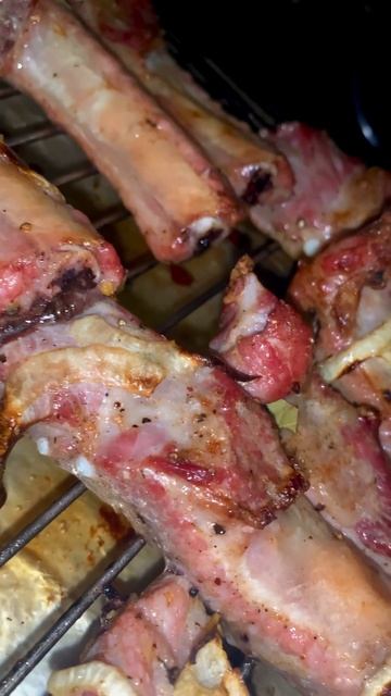 Ребра с луком 🧅 #люблюготовитьдома #вкусно #shorts #рек смотреть онлайн