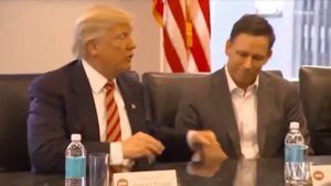 Как Дональд Трамп здоровается с людьми. Весьма дерзко