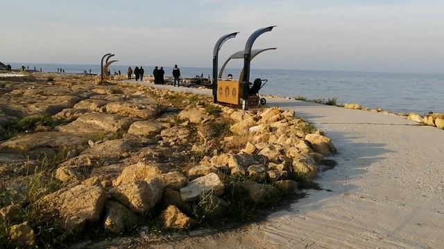 Прогулка по парку Дербента, на берегу моря строится красивый парк золотая рыбка в парке очень краси
