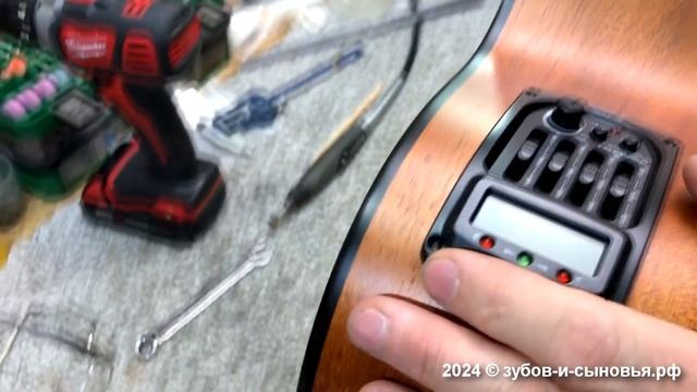 Установка пьезодатчика и преампа в акустическую гитару