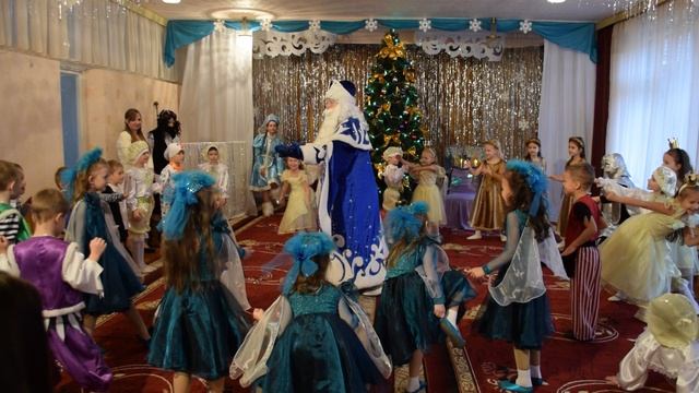 8  утренник  Новый год  доу№390