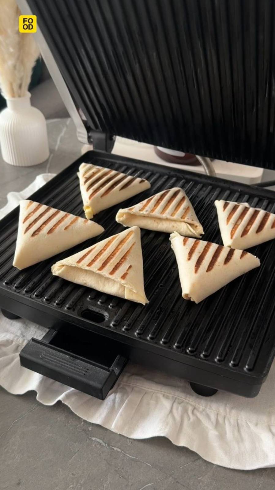 Конвертики с тунцом😍 #foodru #рецепты #конвертикистунцом #конвертикиизлаваша