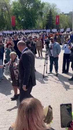 Врио губернатора Евгений Солнцев станцевал с пожилой оренбурженкой на акции «Вальс Победы»