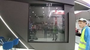 Пример встроенного 3Д экрана в стену стенда на выставке