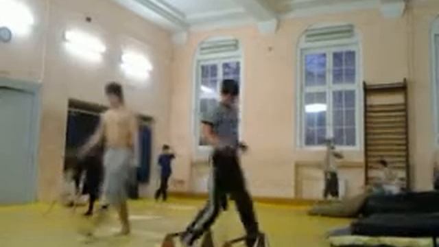 Тупость стойка на руках часть 2 смотреть онлайн