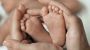 Боль в желудке во время беременности: Почему и что дел?