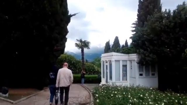 Ливадийский дворец снаружи. смотреть онлайн