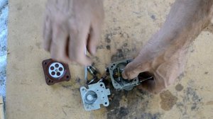 Почему протекает карбюратор бензопилы