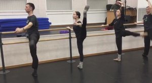 Гранд батман ЖЕТЕ у палки