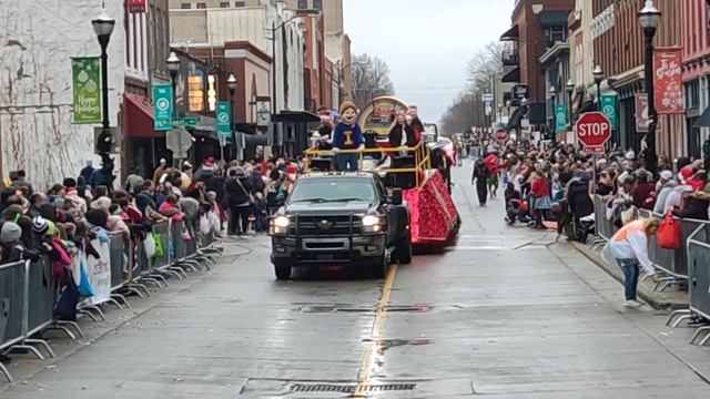 Рождественский Парад в Спрингфилде 2022 смотреть онлайн