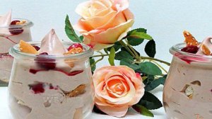 Воздушный десерт с малиной