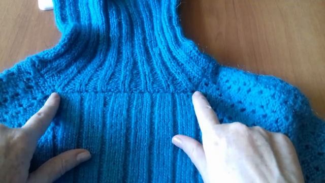 Бирюзовый свитер спицами // Knitting sweater. смотреть онлайн