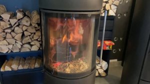 Печь-камин с радиусным стеклом и потрясающим обзором R