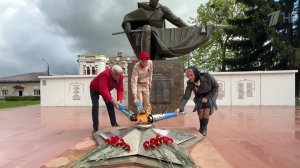 На 80 мемориалах в разных регионах России сегодня загорелся Вечный огонь