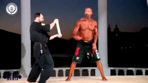 Сергей Бадюк с трудом разбил доску