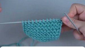 Легкие штанишки спицами на 3-6 месяца