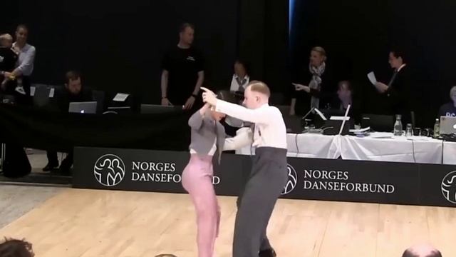 Их движения легки и естественны. Превосходно!