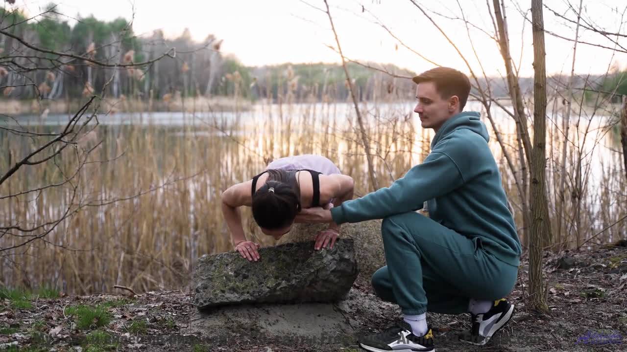 Леса дышат, когда играет эта потрясающая мелодия - Lowest Face -- Derek Clegg -- Man on the Run