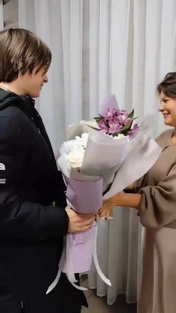 Сын поздравил маму с Днём Рождения #рекомендации #онла смотреть онлайн