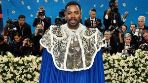В Нью-Йорке стартовал ежегодный костюмированный бал Met Gala
