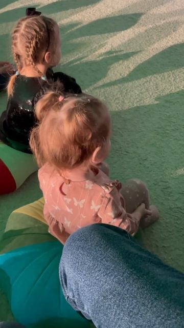 Самый маленький зритель в кукольном театре 🥰 #семья #?