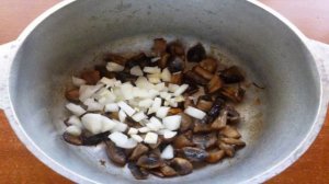 Фасоль с шампиньонами в томате