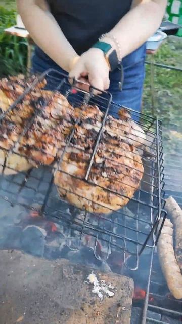 Цыпленок тапака на мангале