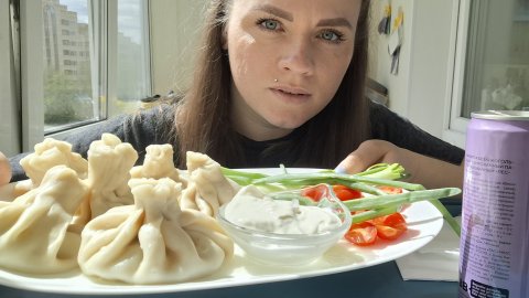 Мукбанг хинкали, сметанка, овощи| Под ваши истории #мукбанг #фудблогер