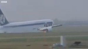 посадка самолета без шасси