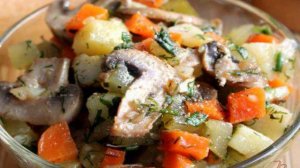 Салат с шампиньонами, огурцом и картофелем