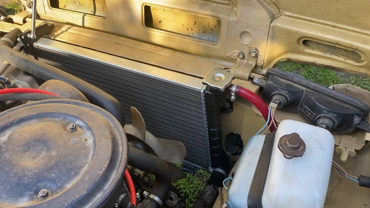 Установил радиатор от инжекторной Нивы 21214 на карбюраторную Ниву 2121 смотреть онлайн
