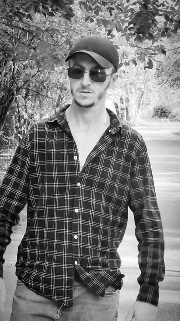 горит огонь в камине #гошаграчевский #стихи #дослёз #по смотреть онлайн