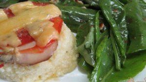 Кексы из пшенной каши с копченостью и помидором