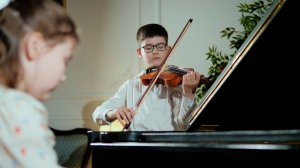 Музыкальный клип "Сияй"