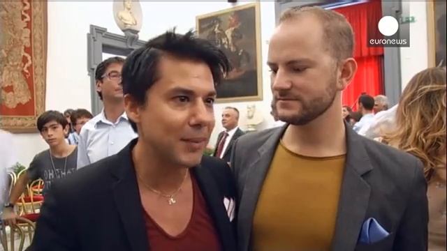 Мэр Рима внес в муниципальный регистр ЗАГС 16 однополых пар