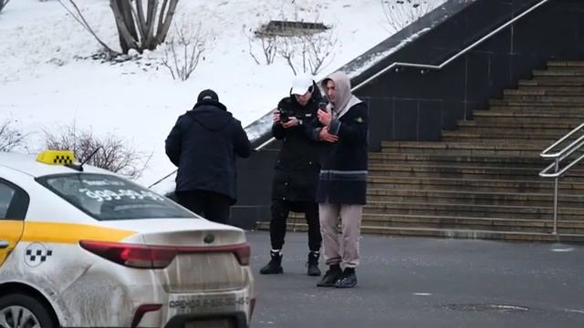 РЕАКЦИЯ И ШОК ТАКСИСТА НА РАЗБИТУЮ МАШИНУ И ВЫХОДКУ ЛИТВИН МИШИ  ЛИТВИН ПОДАРИЛ ТАКСИСТУ МАШИНУ