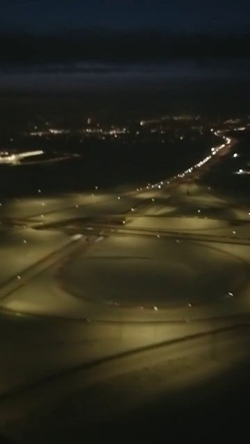 ВИД ИЗ ИЛЛЮМИНАТОРА САМОЛЕТА заход на посадку КАЛГАРИ смотреть онлайн