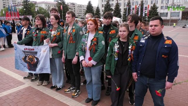 В Самаре возложили цветы к Вечному огню на площади Славы