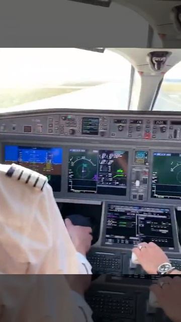 Посадка в Риге, вид из кабины пилотов Airbus A220 airBaltic смотреть онлайн